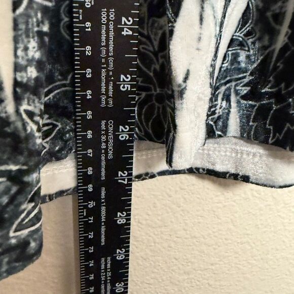 Unity Blouse Women's Petite Large V-Neck 3/4 Sleeve Rhinestone Printed Top NWT - Picture 9 of 12